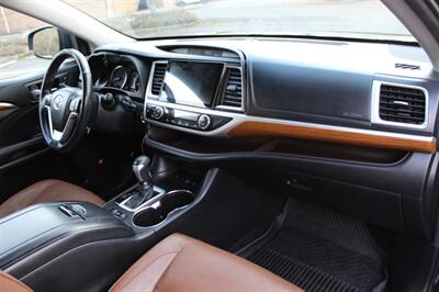 2017 Toyota Highlander Limited   - Photo 18 - Salem, OR 97317