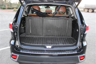 2017 Toyota Highlander Limited   - Photo 15 - Salem, OR 97317