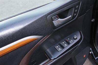 2017 Toyota Highlander Limited   - Photo 11 - Salem, OR 97317