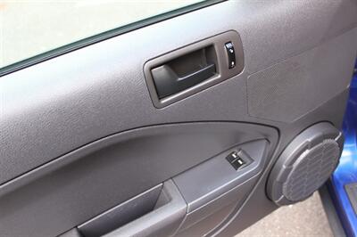 2005 Ford Mustang V6 Deluxe - Photo 11 - Salem, OR 97317