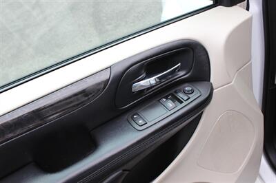 2014 Dodge Grand Caravan SXT Plus   - Photo 11 - Salem, OR 97317