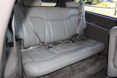 2001 Chevrolet Suburban 1500 LS   - Photo 15 - Salem, OR 97317