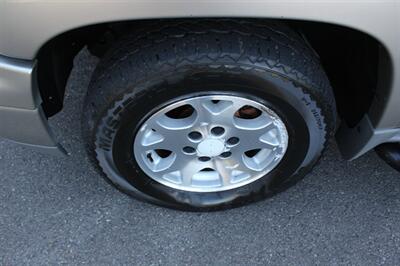 2001 Chevrolet Suburban 1500 LS   - Photo 20 - Salem, OR 97317