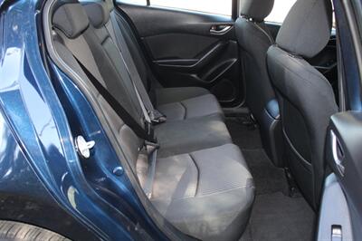 2016 Mazda Mazda3 i Sport - Photo 15 - Salem, OR 97317