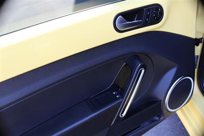 2014 Volkswagen Beetle-Classic TDI   - Photo 11 - Salem, OR 97317