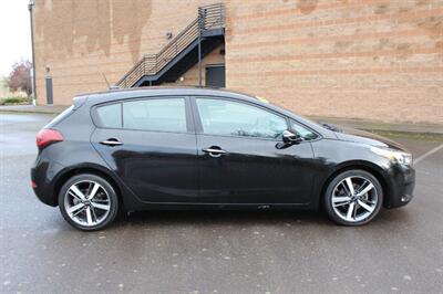 2017 Kia Forte5 EX   - Photo 5 - Salem, OR 97317