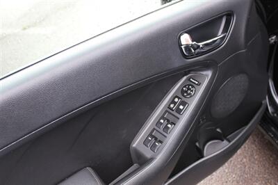 2017 Kia Forte5 EX   - Photo 11 - Salem, OR 97317