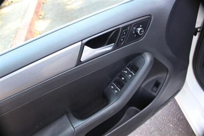 2013 Volkswagen Jetta SEL PZEV - Photo 11 - Salem, OR 97317
