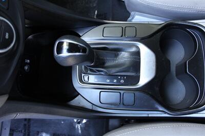 2017 Hyundai Santa Fe SE   - Photo 12 - Salem, OR 97317