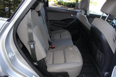2017 Hyundai Santa Fe SE   - Photo 18 - Salem, OR 97317