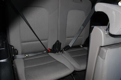 2017 Hyundai Santa Fe SE   - Photo 16 - Salem, OR 97317
