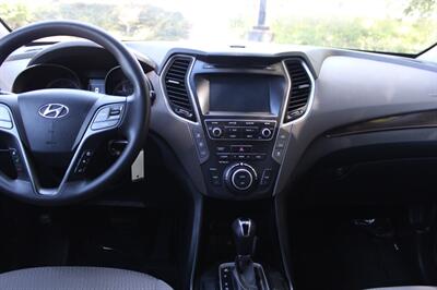 2017 Hyundai Santa Fe SE   - Photo 14 - Salem, OR 97317