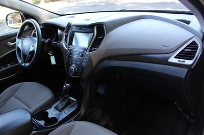 2017 Hyundai Santa Fe SE   - Photo 19 - Salem, OR 97317