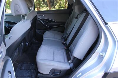 2017 Hyundai Santa Fe SE   - Photo 13 - Salem, OR 97317