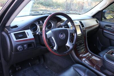 2013 Cadillac Escalade Luxury   - Photo 9 - Salem, OR 97317