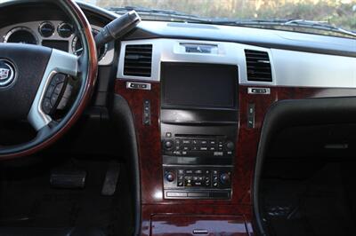 2013 Cadillac Escalade Luxury   - Photo 13 - Salem, OR 97317