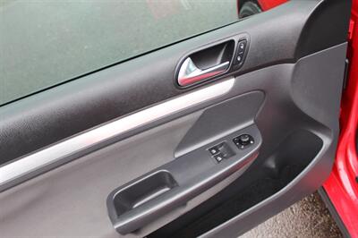 2009 Volkswagen GTI Base PZEV - Photo 11 - Salem, OR 97317