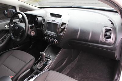 2018 Kia Forte LX   - Photo 16 - Salem, OR 97317