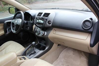 2011 Toyota RAV4   - Photo 17 - Salem, OR 97317