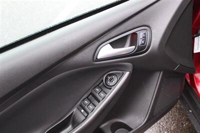 2017 Ford Focus SEL - Photo 11 - Salem, OR 97317