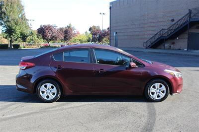 2017 Kia Forte LX   - Photo 5 - Salem, OR 97317