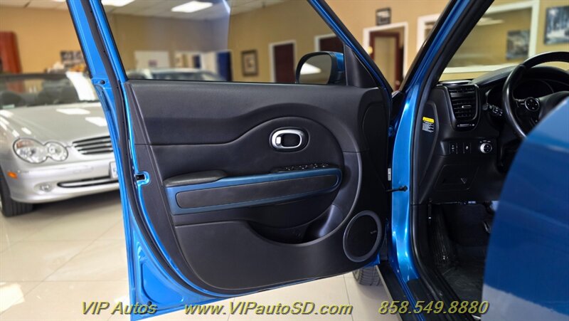 2015 Kia Soul + - Photo 11 - San Diego, CA 92126
