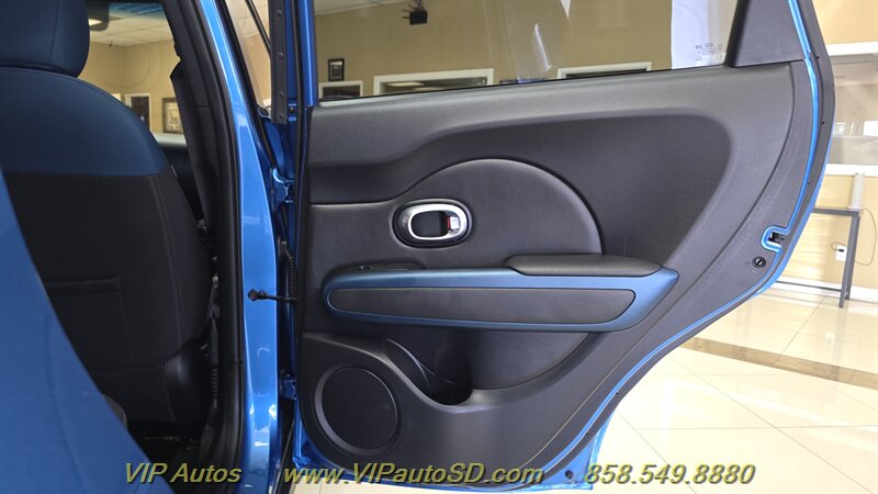 2015 Kia Soul + - Photo 14 - San Diego, CA 92126