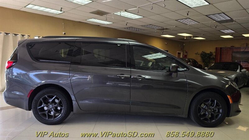 2019 Chrysler Pacifica Touring L - Photo 5 - San Diego, CA 92126