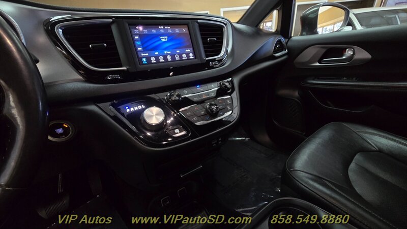 2019 Chrysler Pacifica Touring L - Photo 24 - San Diego, CA 92126
