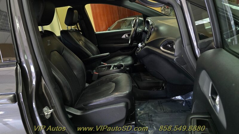 2019 Chrysler Pacifica Touring L - Photo 16 - San Diego, CA 92126