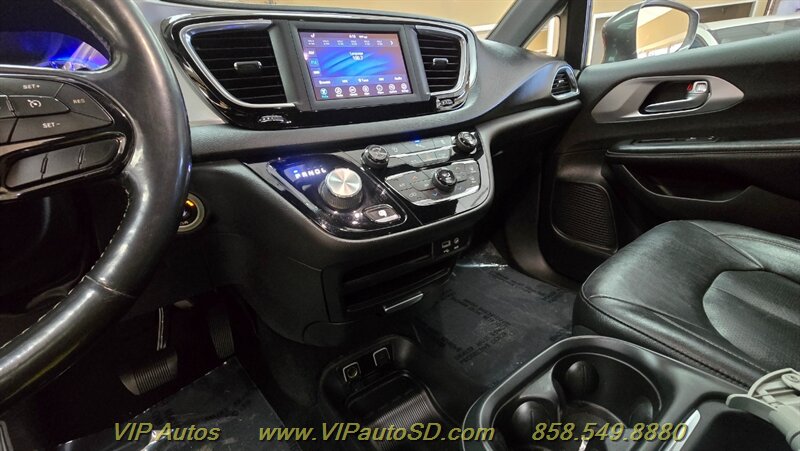2019 Chrysler Pacifica Touring L - Photo 26 - San Diego, CA 92126
