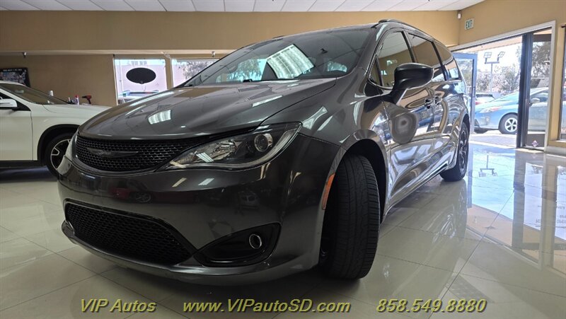 2019 Chrysler Pacifica Touring L - Photo 2 - San Diego, CA 92126