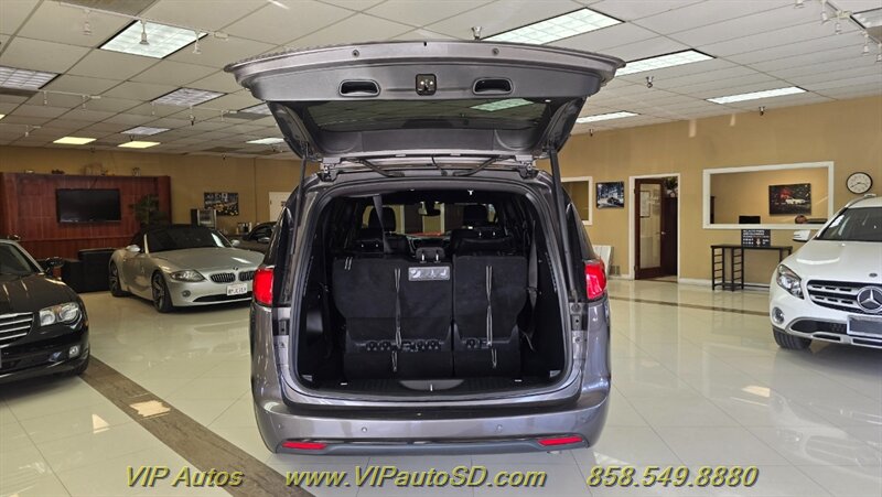 2019 Chrysler Pacifica Touring L - Photo 11 - San Diego, CA 92126