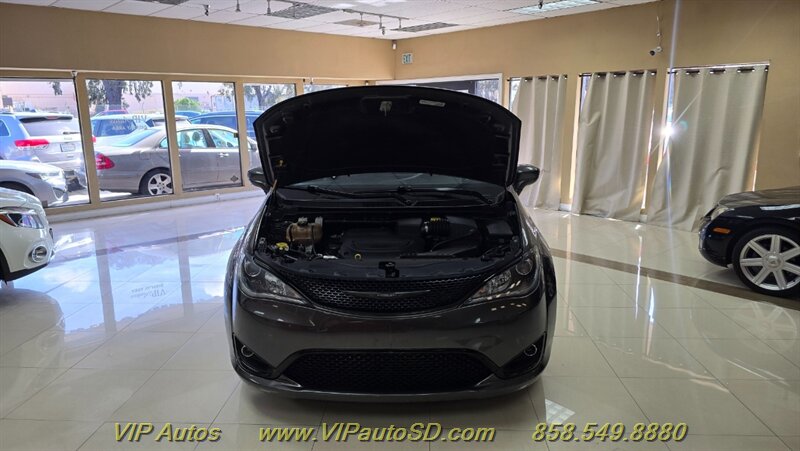 2019 Chrysler Pacifica Touring L - Photo 12 - San Diego, CA 92126