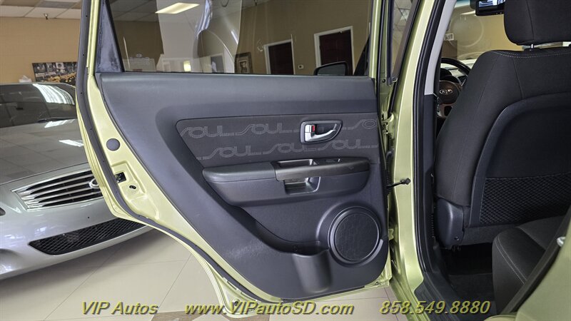 2013 Kia Soul + - Photo 13 - San Diego, CA 92126