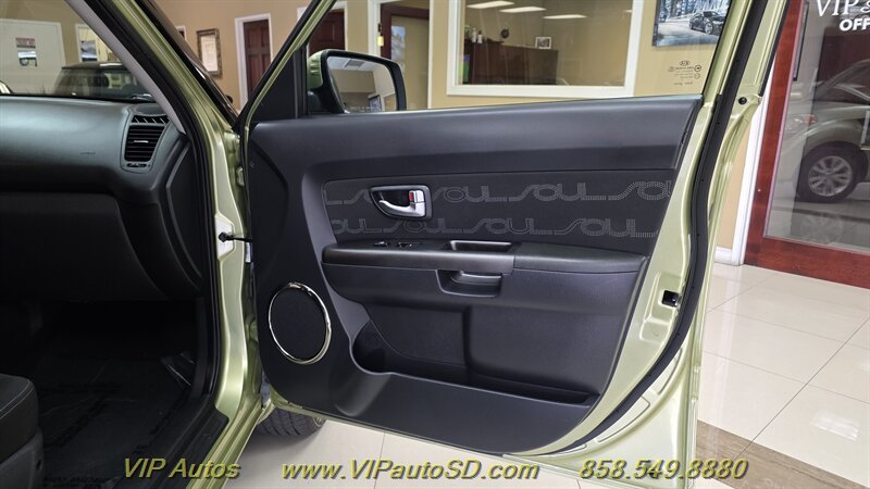 2013 Kia Soul + - Photo 12 - San Diego, CA 92126