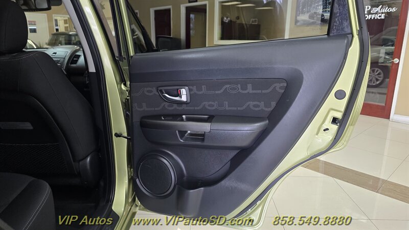 2013 Kia Soul + - Photo 14 - San Diego, CA 92126