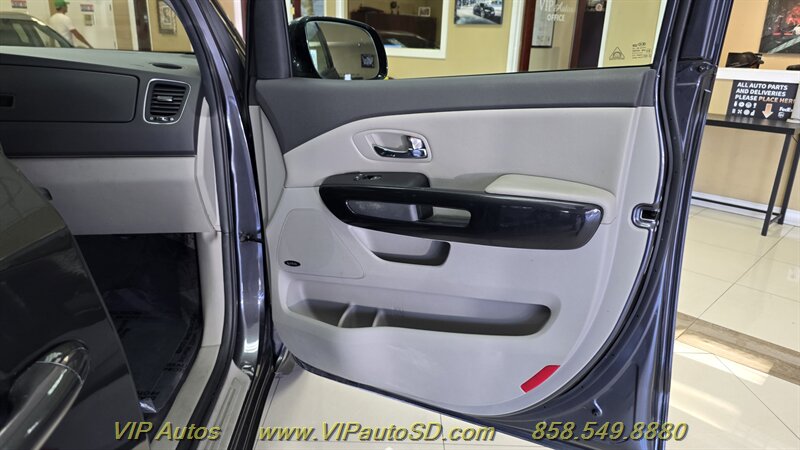 2017 Kia Sedona EX - Photo 11 - San Diego, CA 92126