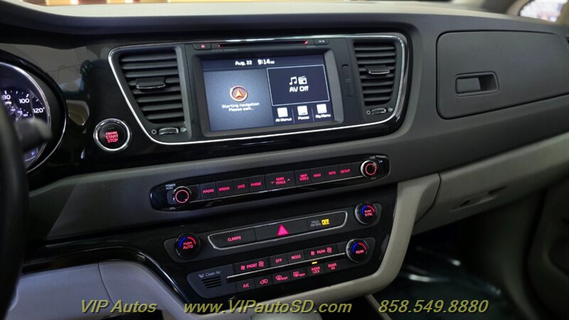2017 Kia Sedona EX - Photo 16 - San Diego, CA 92126