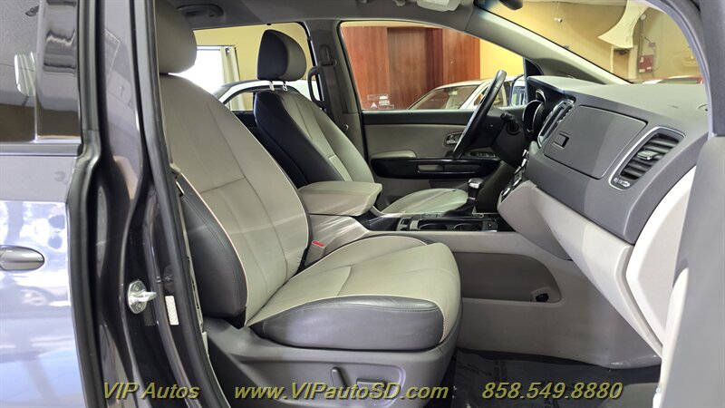 2017 Kia Sedona EX - Photo 13 - San Diego, CA 92126