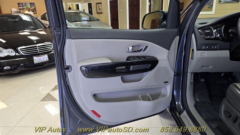 2017 Kia Sedona EX - Photo 10 - San Diego, CA 92126