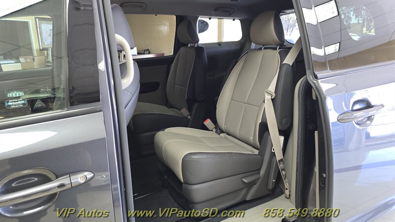 2017 Kia Sedona EX - Photo 14 - San Diego, CA 92126