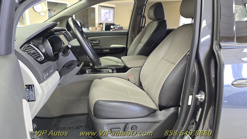 2017 Kia Sedona EX - Photo 12 - San Diego, CA 92126