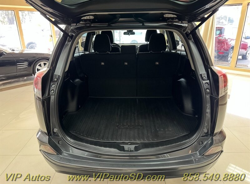 2018 Toyota RAV4 LE - Photo 4 - San Diego, CA 92126