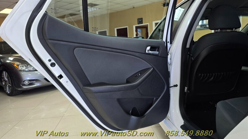 2016 Kia Optima Hybrid - Photo 13 - San Diego, CA 92126