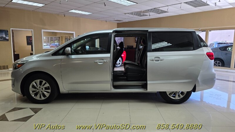 2017 Kia Sedona LX - Photo 13 - San Diego, CA 92126