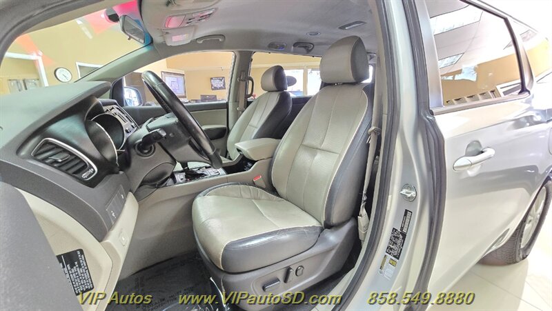 2017 Kia Sedona LX - Photo 15 - San Diego, CA 92126