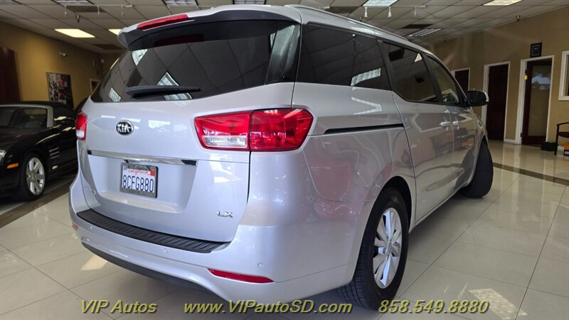 2017 Kia Sedona LX - Photo 4 - San Diego, CA 92126