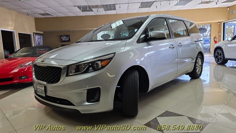 2017 Kia Sedona LX - Photo 2 - San Diego, CA 92126