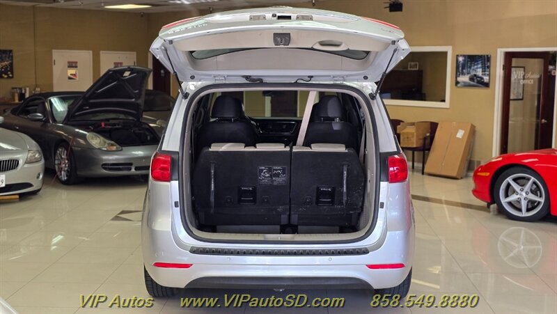 2017 Kia Sedona LX - Photo 9 - San Diego, CA 92126